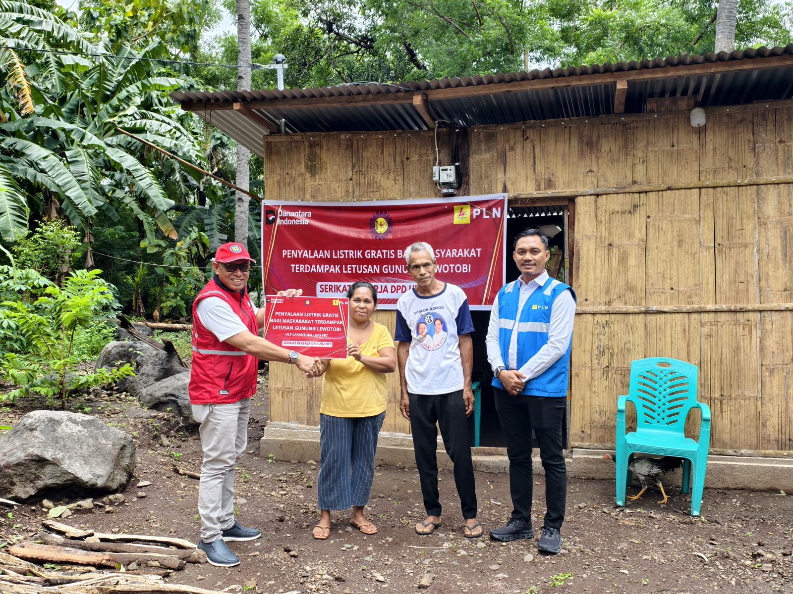 Jemput Terang di Kaki Lewotobi, PLN NTT Hadirkan Listrik Gratis Bagi Penyintas Erupsi Lewotobi