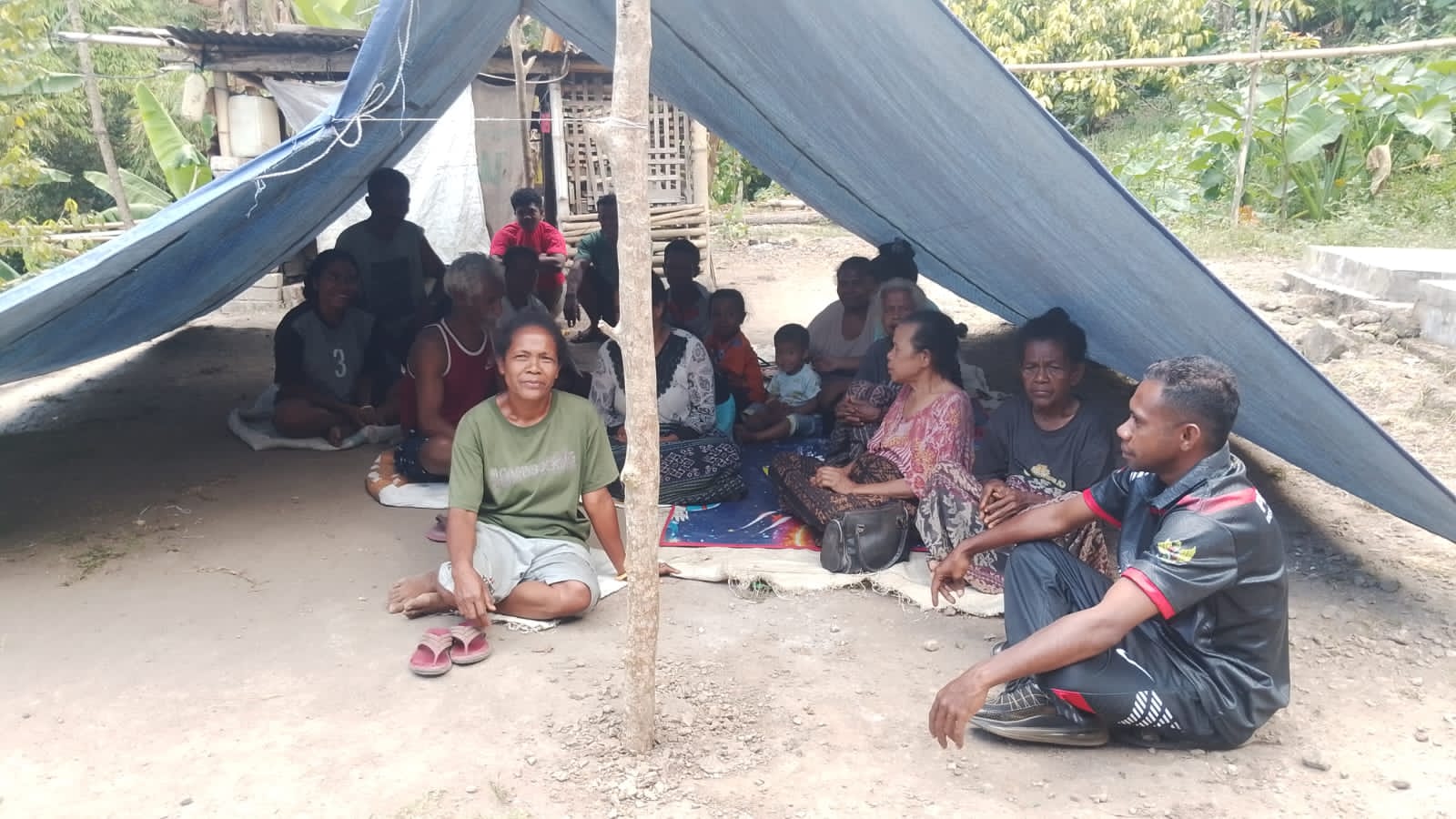 Warga Desa Bora Blupur Sikka Masih Terisolir Pascagempa, Butuh Evakuasi dan Bantuan Darurat